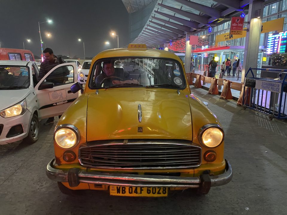 Book Kolkata's Yellow Taxi or Cab | Airways Office | Air Ticket Office